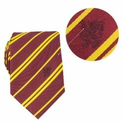 Cinereplicas Γραβάτα Harry Potter - Gryffindor Deluxe Box Tie & Metal Pin 8 Cinereplicas Γραβάτα Harry Potter - Gryffindor Deluxe Box Tie & Metal Pin -EFANTASY εκπτώσεις 123467 2 0500 grabata harry potter gryffindor deluxe box tie metal pin