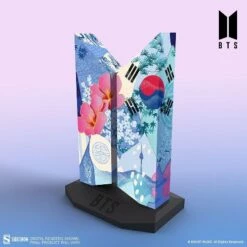 BTS - Logo: Seoul Premium Statue (18cm) 8 BTS - Logo: Seoul Premium Statue (18cm) -EFANTASY εκπτώσεις 199034 2 0500 bts logo seoul premium statue 18cm